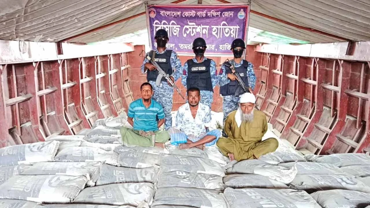 মিয়ানমারে পাচার হচ্ছিল ১,৩৬০ বস্তা সিমেন্ট, গ্রেপ্তার ৩