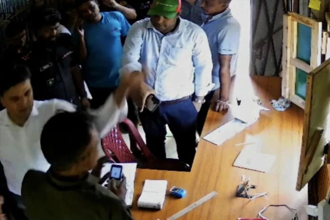 ইজারাদারের কর্মচারীকে পেটালেন ত্রিশালের ইউএনও, বিচার দাবি