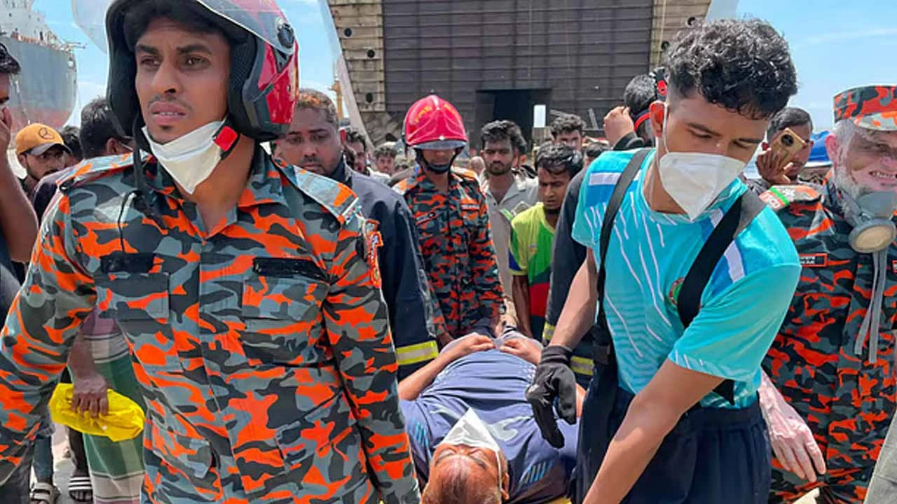 সীতাকুণ্ডে শিপ ইয়ার্ডে ‘বিষাক্ত গ্যাসে’ ৮ শ্রমিকের মৃত্যু