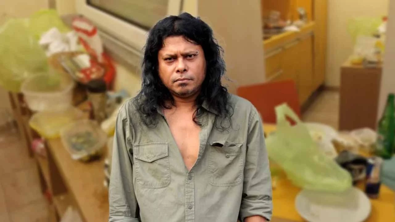 ইতালিতে হোটেল কক্ষ নোংরা করার অভিযোগে জেমসকে জরিমানা