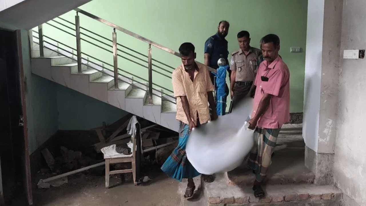 জানালা দিয়ে পানি চেয়ে বাঁচল দুই শিশু, ঘরে মিলল মায়ের মরদেহ