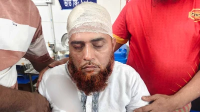নোয়াখালীতে হোটেল ম্যানেজারকে কুপিয়ে জখম, ৫ লাখ টাকা লুট