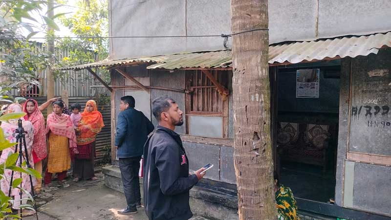 হাদির গ্রামের বাড়িতে চুরি