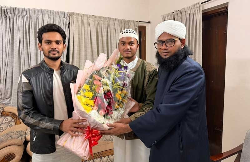 কোরআনে বিশ্ব চ্যাম্পিয়ন হাফেজ আনাছের সঙ্গে আসিফ মাহমুদের সাক্ষাৎ