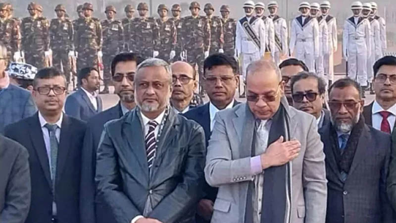 স্মৃতিসৌধে প্রধান বিচারপতি ও সুপ্রিম কোর্টের বিচারপতিদের শ্রদ্ধা