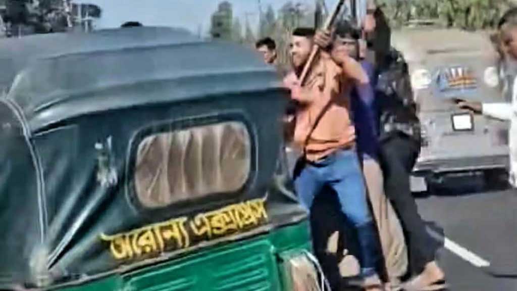 চট্টগ্রামে পুলিশের ওপর হামলার ঘটনায় গ্রেপ্তার ১৬