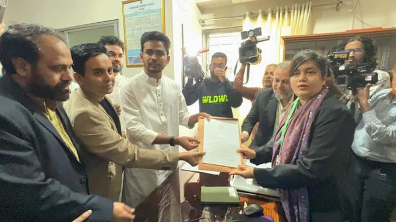 মনোনয়ন ফরম সংগ্রহ করলেন আসিফ মাহমুদ