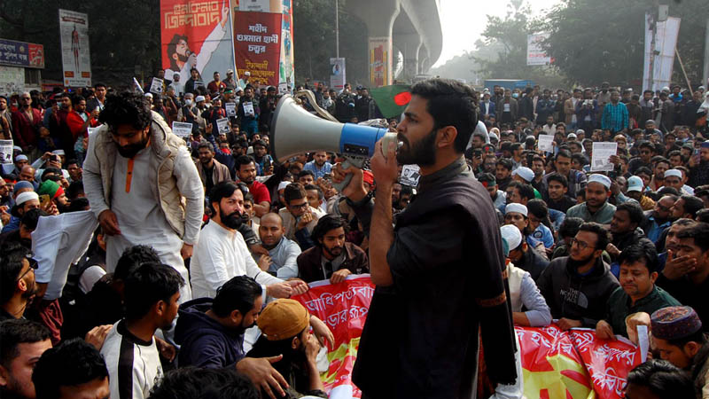 হাদি হত্যার বিচারের দাবিতে শাহবাগ অবরোধ