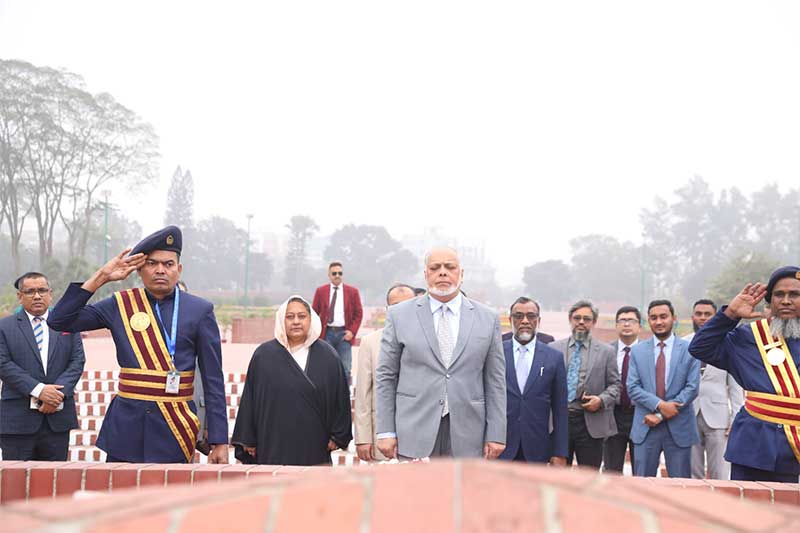 জাতীয় স্মৃতিসৌধে শহীদদের প্রতি প্রধান বিচারপতির শ্রদ্ধা