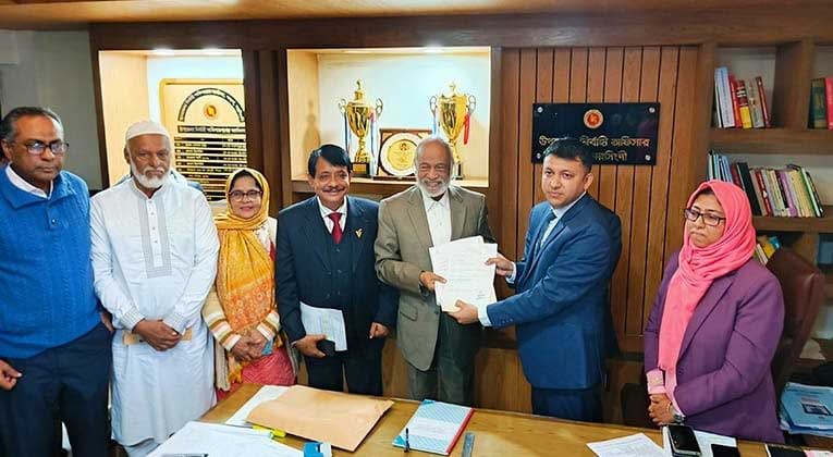 নরসিংদী-২ আসনে মনোনয়নপত্র জমা দিলেন আব্দুল মঈন