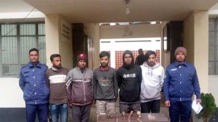 পলাশে ডাকাতির প্রস্তুতি কালে ৫ জন গ্রেপ্তার