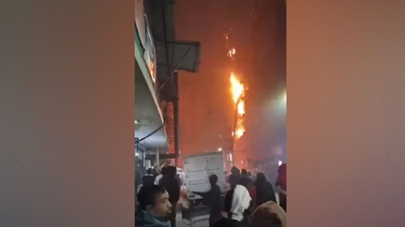 নিষেধাজ্ঞায়ও ঢাকায় আতশবাজি, ফানুস থেকে আগুন