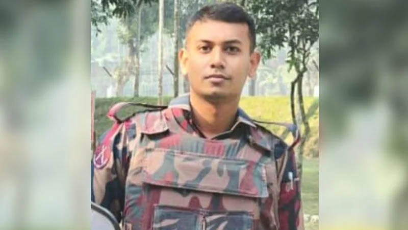 নিজের বুকেই গুলি করলেন বিজিবি সদস্য