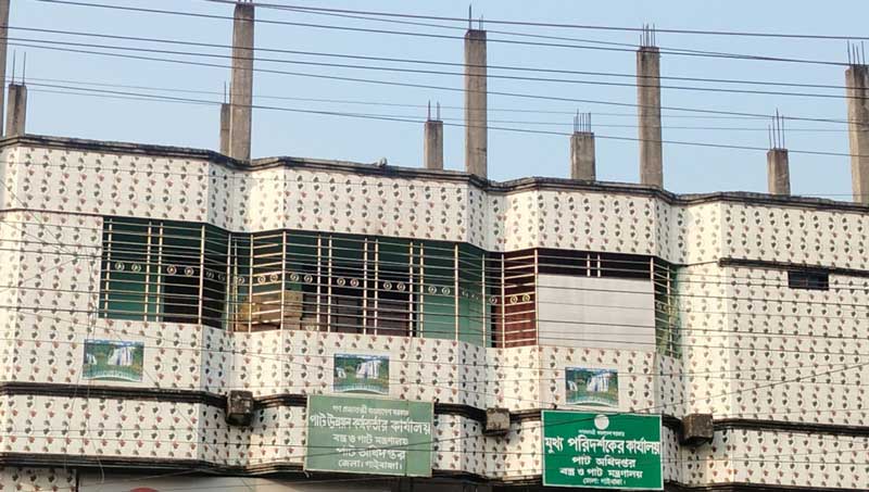 সরকারি প্রজ্ঞাপনকে "সামান্য ব্যাপার" বললেন গাইবান্ধা পাট উন্নয়ন কর্মকর্তা