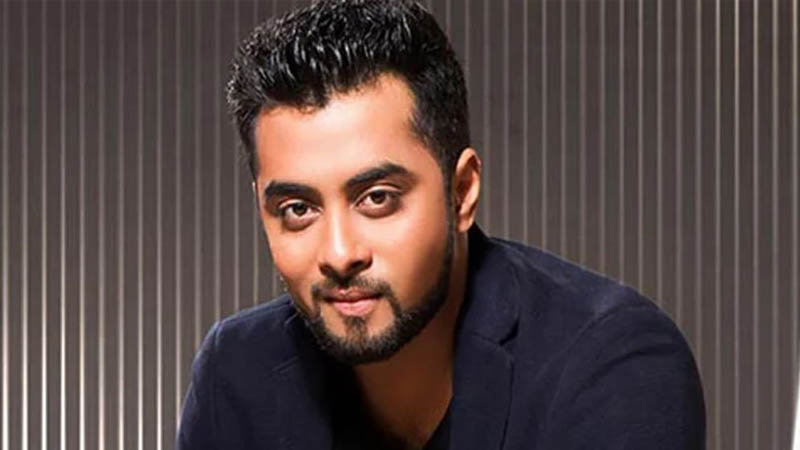 গায়ক থেকে অভিনেতা, চমকে দিলেন হৃদয় খান