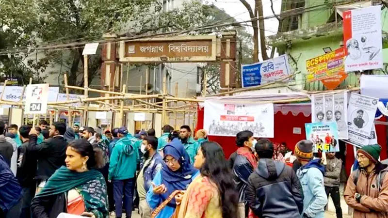 জকসু নির্বাচনের ভোট চলছে,  ক্যাম্পাসে উৎসবের আমেজ