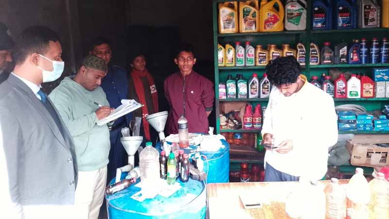 পলাশে বেশি দামে এলপি গ্যাস বিক্রির অপরাধে ব্যবসায়ীকে জরিমানা