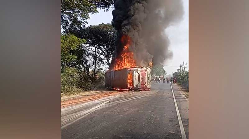 কুমিল্লায় বাসে আগুন, নিহত ৪
