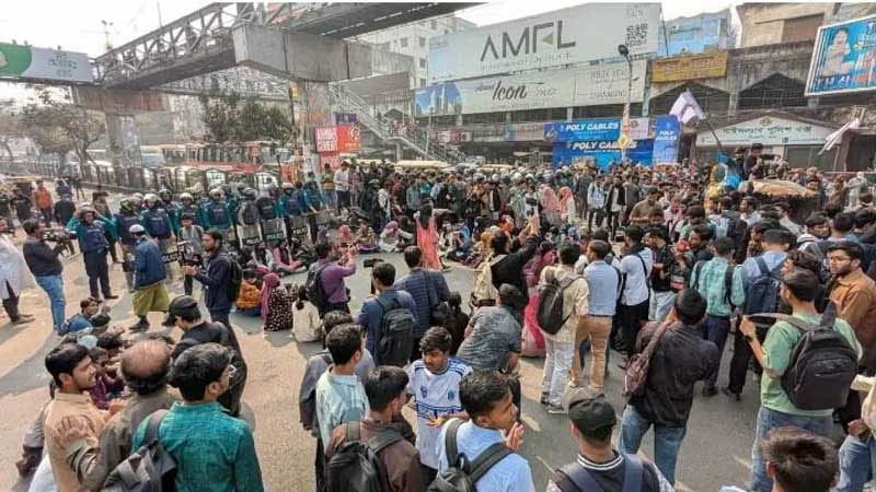 সায়েন্স ল্যাব ও টেকনিক্যাল মোড়ে আজও শিক্ষার্থীদের অবরোধ, জনভোগান্তি