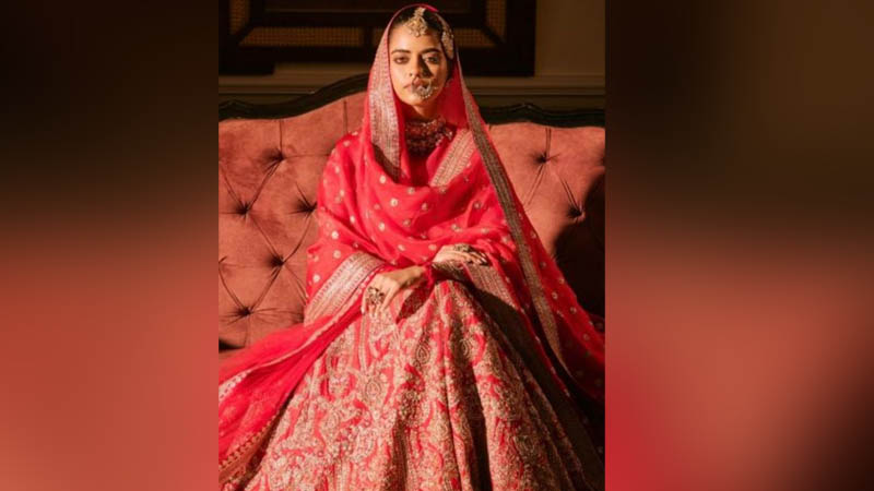 যে কারণে লাল রঙ বেছে নেয় বাংলাদেশি কনেরা