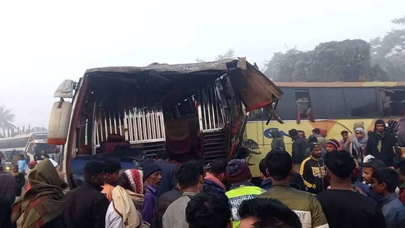 সিলেটে তিন বাসের সংঘর্ষ, নিহত ২