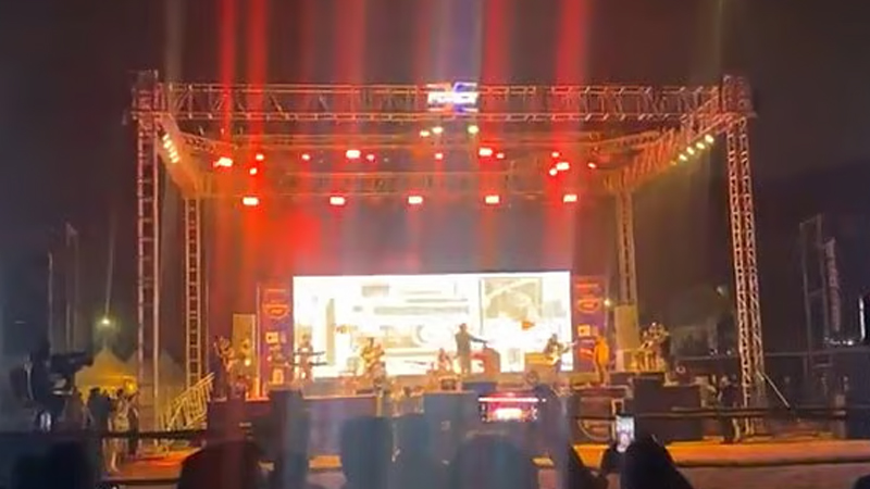 ডাকসুর কনসার্টে বিনামূল্যে সিগারেট বিতরণ, সমালোচনা