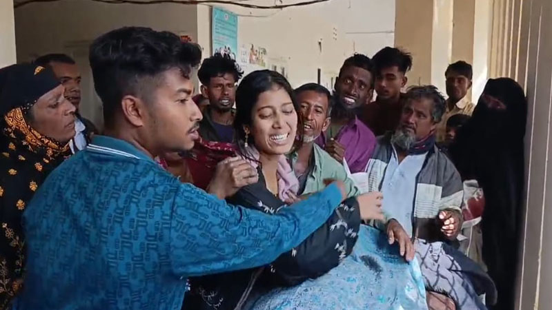 মাজারে যাওয়ার পথে পিকআপ উল্টে বৃদ্ধ নিহত, আহত ১০
