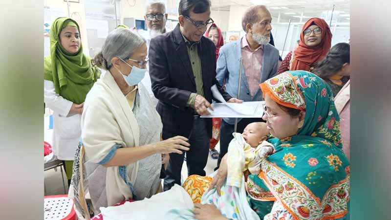 শিশু হাসপাতালে চিকিৎসা কার্যক্রম পরিদর্শন করলেন মৎস্য উপদেষ্টা