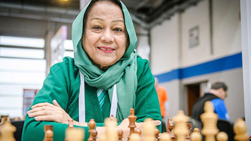 ৮২ বছর বয়সেও চ্যাম্পিয়ন রাণী হামিদ