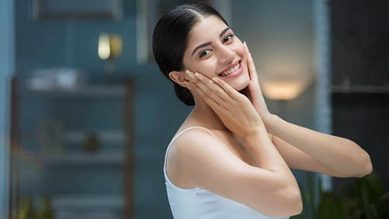ত্বকের তারুণ্য ধরে রাখতে যা করবেন