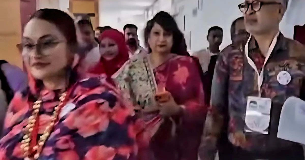 আওয়ামী লীগের মন্ত্রীর স্ত্রী ধানের শীষের প্রচারে