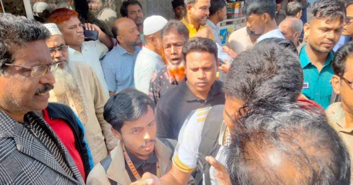 টঙ্গীতে প্রতিপক্ষের হামলা: অন্তত ২০ জন আহত, ৫ লক্ষ টাকা লুটের অভিযোগ