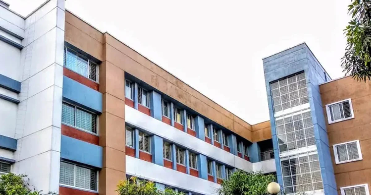 ভোটকেন্দ্রে পোলিং কর্মকর্তার মৃত্যু