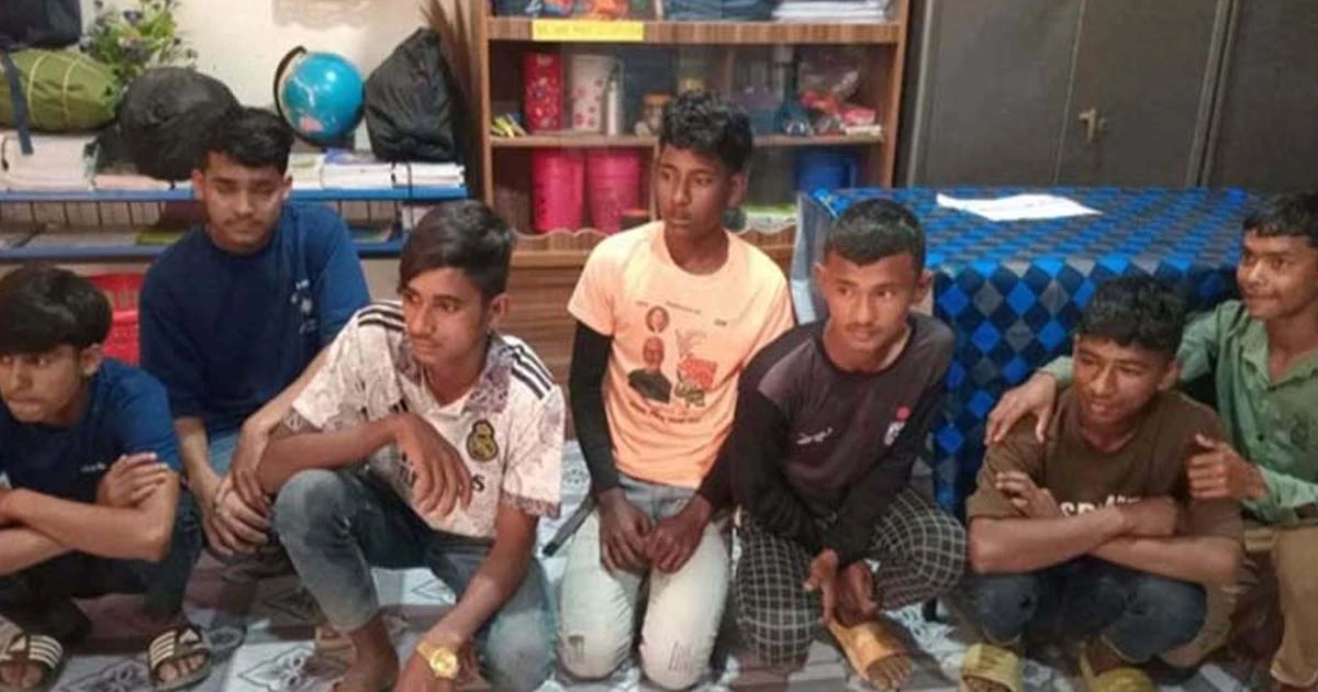 ভুয়া ভোট দিতে গিয়ে ৭ কিশোর আটক