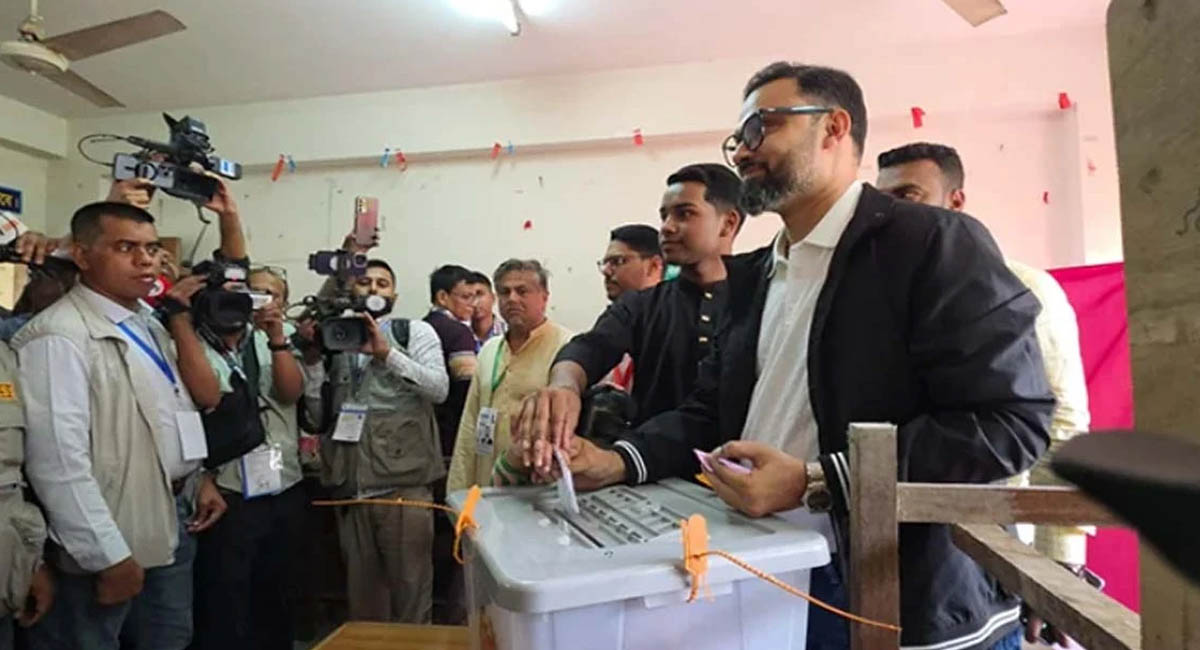 আমিনুল হক পল্লবীতে ভোট দিলেন