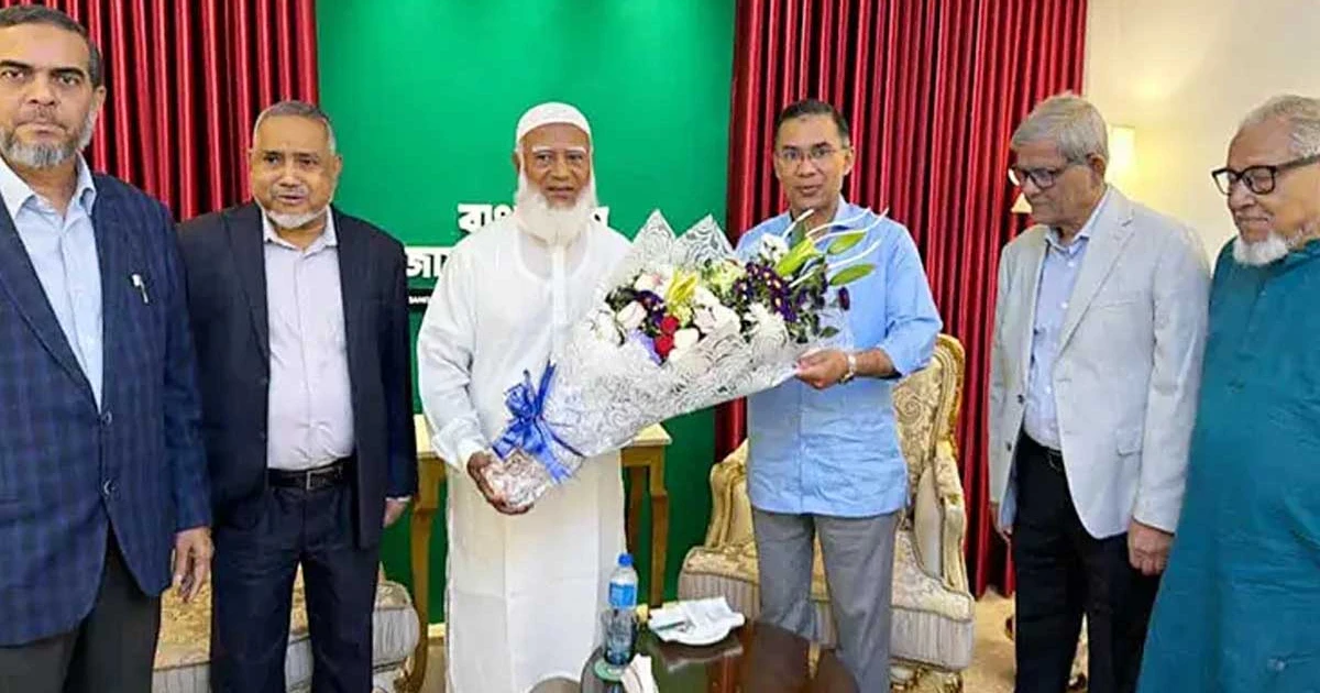 তারেক রহমান গেলেন শফিকুর রহমানের বাসায়, ফুলেল শুভেচ্ছা