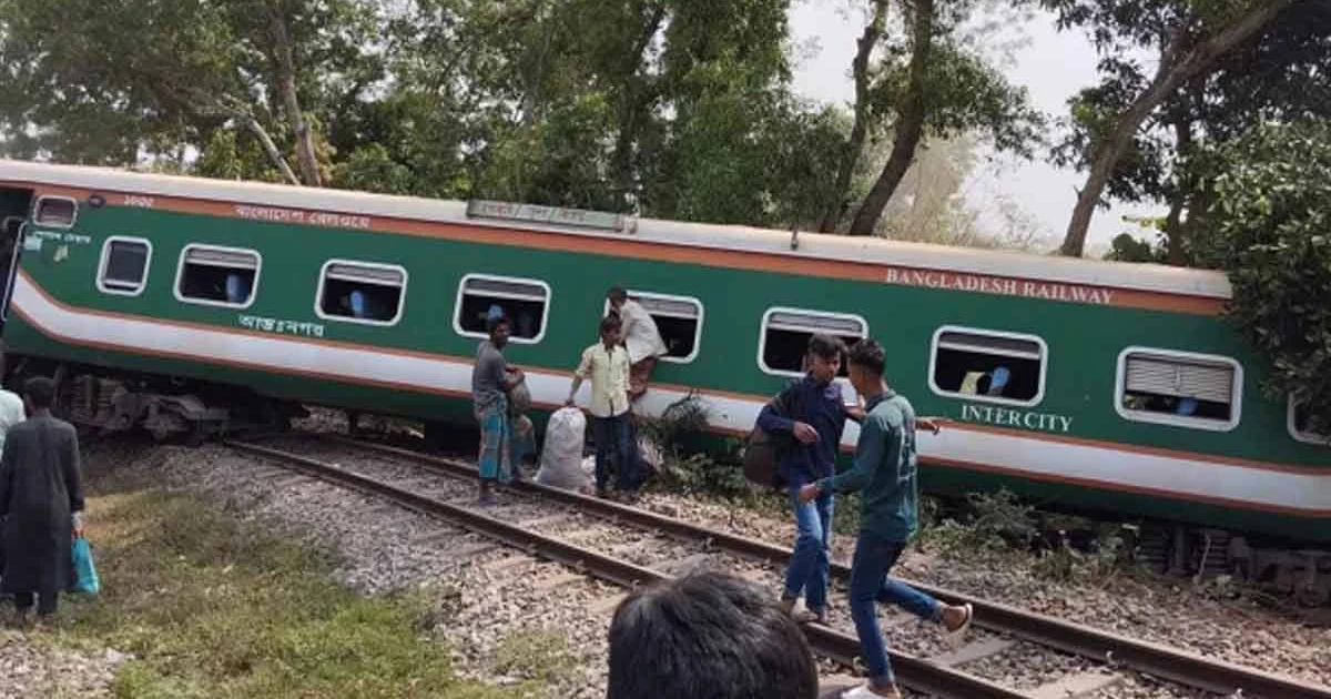 কুমিল্লায় ট্রেন লাইনচ্যুত