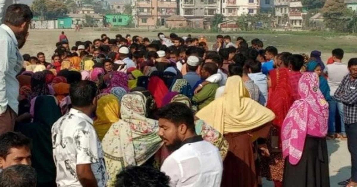 গাজীপুরে রাবাব ফ্যাশনে বকেয়া বেতন ও কারখানা চালুর দাবিতে সড়কে শ্রমিকরা
