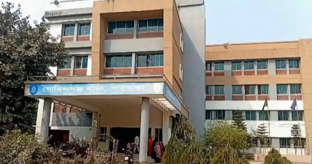 পুলিশের পোশাক পরে ছিনতাই, অতঃপর...