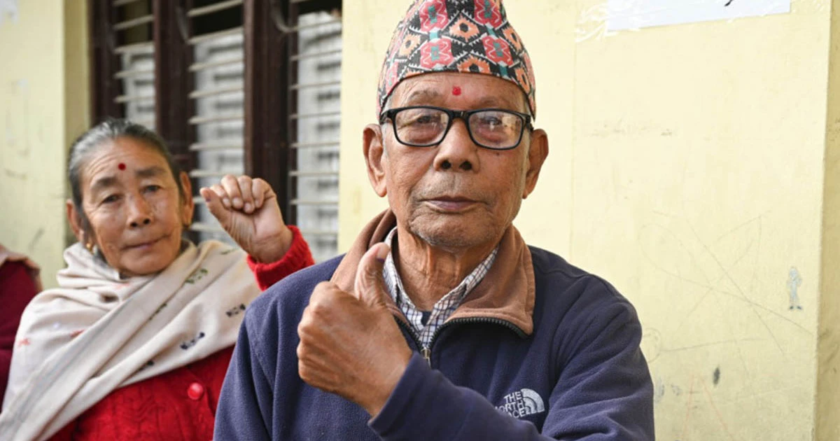 পরিবর্তনের আশায় ভোট দিচ্ছে নেপাল