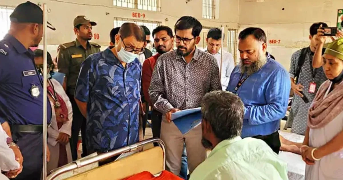 হঠাৎ হাসপাতালে স্বাস্থ্যমন্ত্রী, অনুপস্থিত অর্ধেক চিকিৎসক