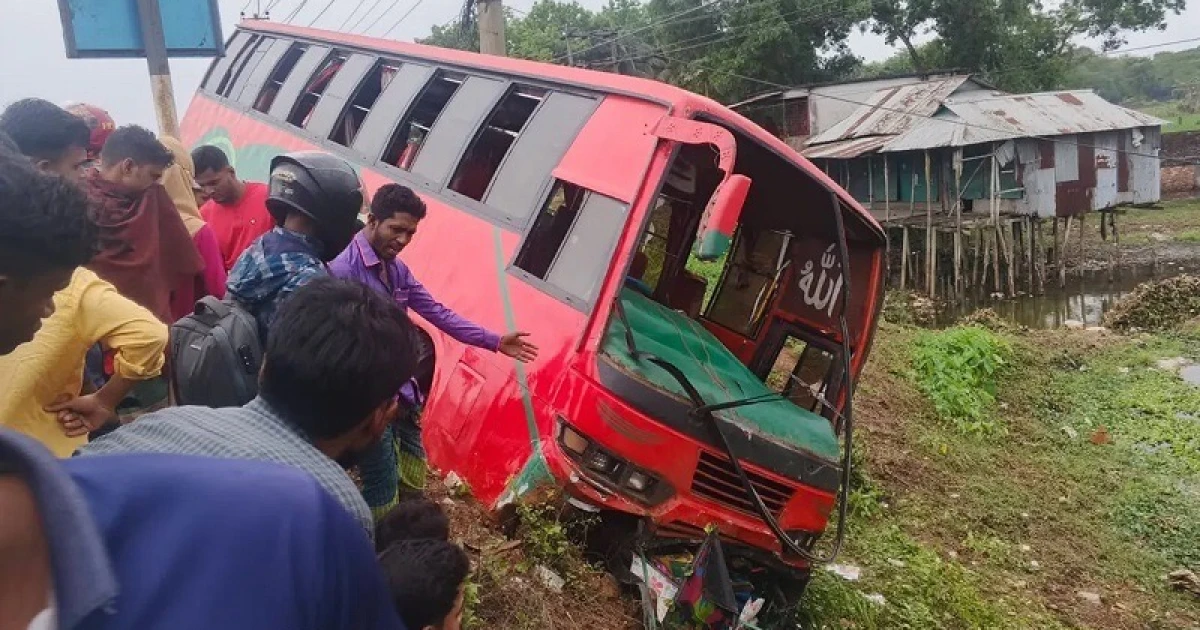 ঢাকা-ময়মনসিংহ মহাসড়কে ভয়াবহ সংঘর্ষে নিহত ২, আহত অন্তত ৩০