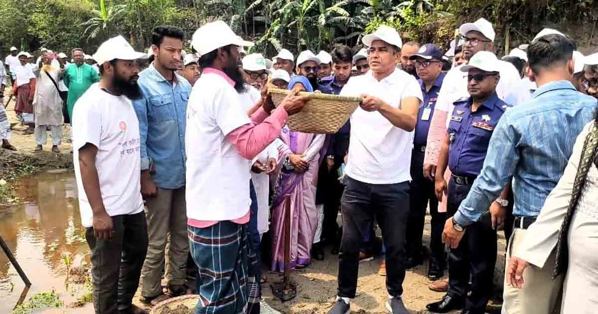 ড্রেজার নয়, শ্রমিক দিয়ে খনন করা হবে ঝিনাইকুড়ি খাল
