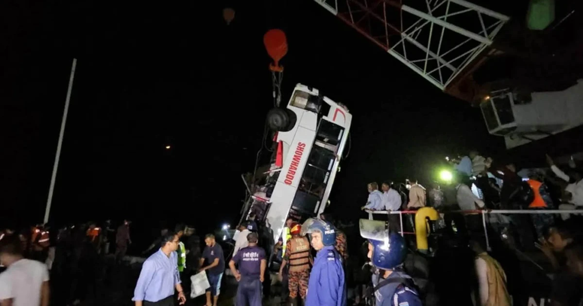 দৌলতদিয়ায় বাসডু‌বির ঘটনায় মৃতের সংখ্যা বেড়ে ২৫