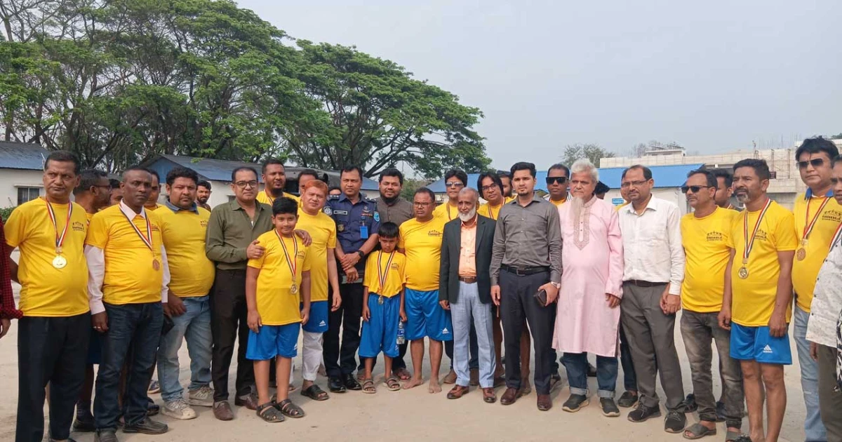 যমুনার বালুচরে সাংবাদিকদের প্রীতি ফুটবল ম্যাচ অনুষ্ঠিত