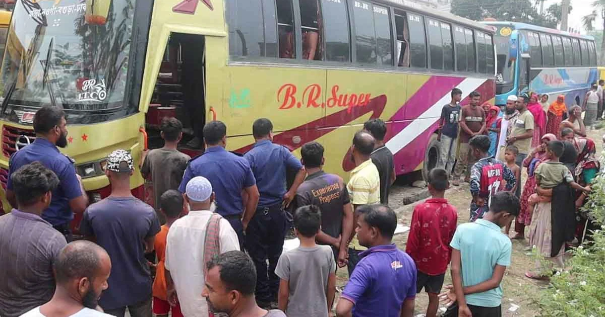 নওগাঁয় বাসের ভিতর হেলপারের রহস্যজনক মৃত্যু