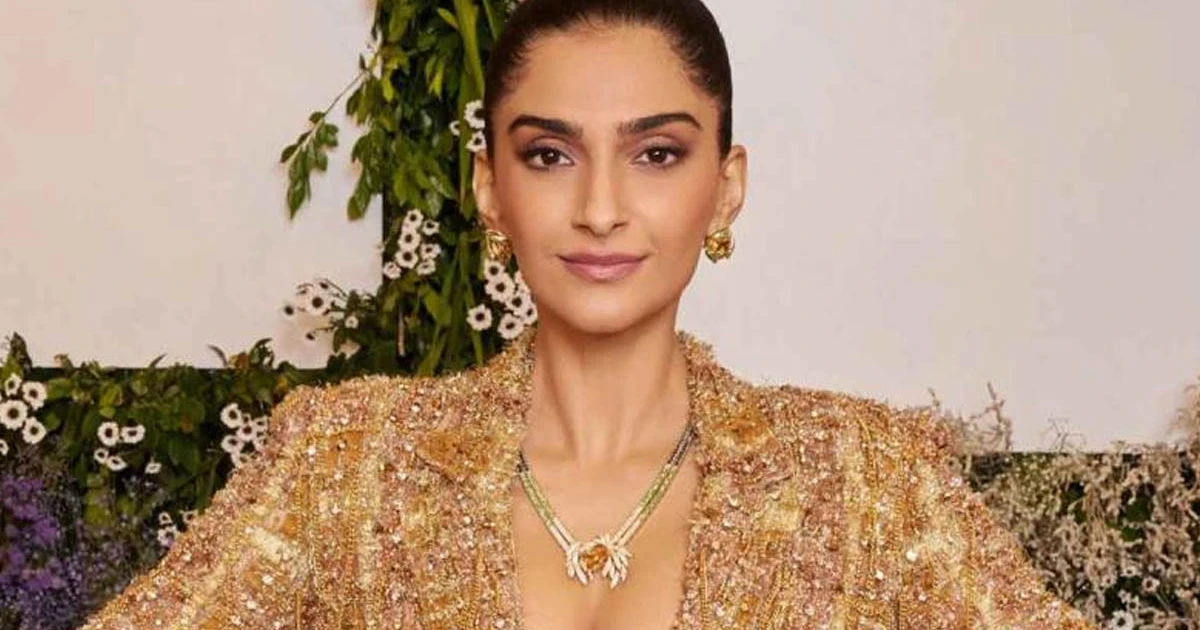প্রকাশ্যে এল সোনম পুত্রের ছবি