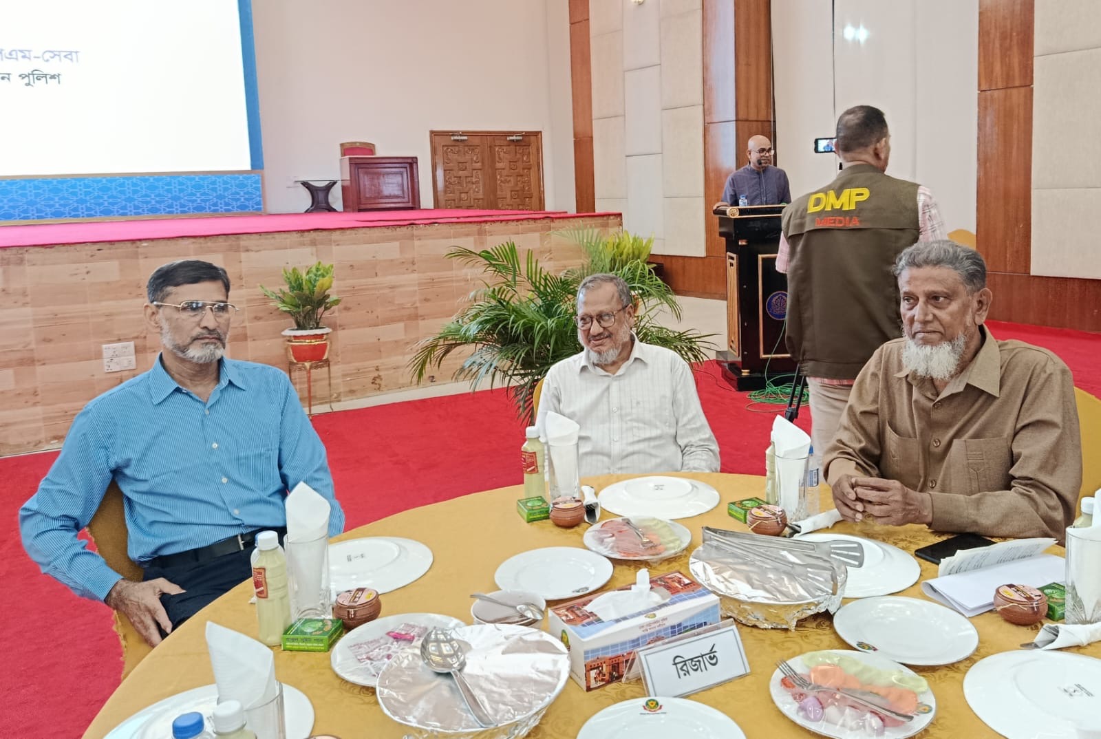 সাংবাদিকদের সঙ্গে ডিএমপি কমিশনারের ঈদ পুনর্মিলনী
