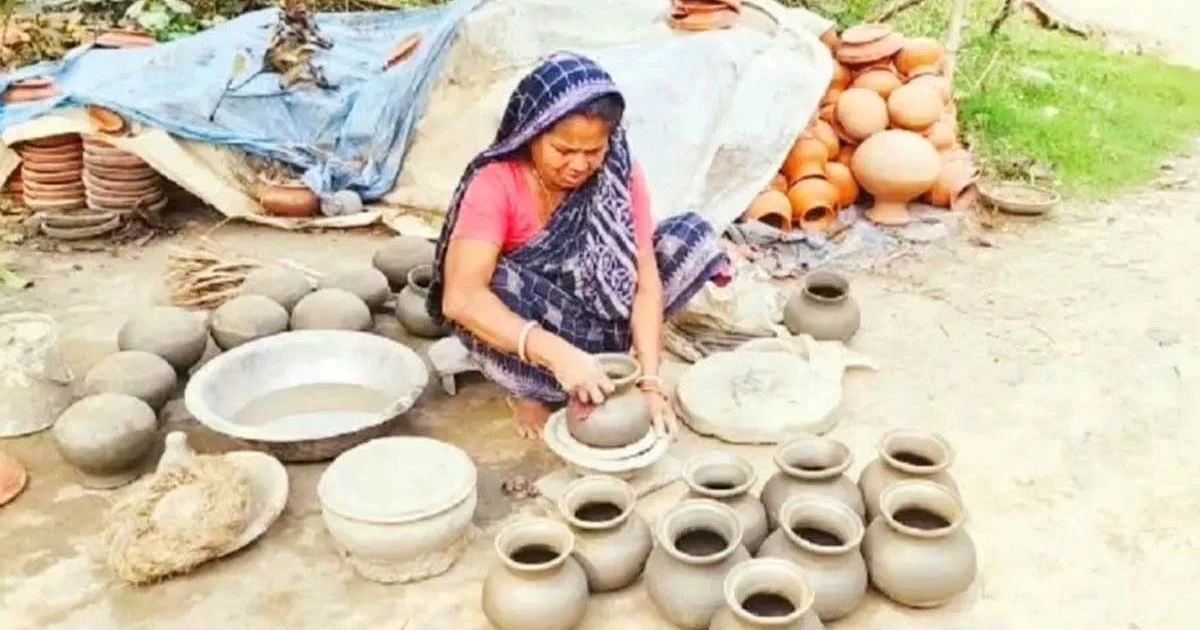 বৈশাখকে ঘিরে ব্যস্ত ভালুকার পালপাড়ার মৃৎশিল্পীরা