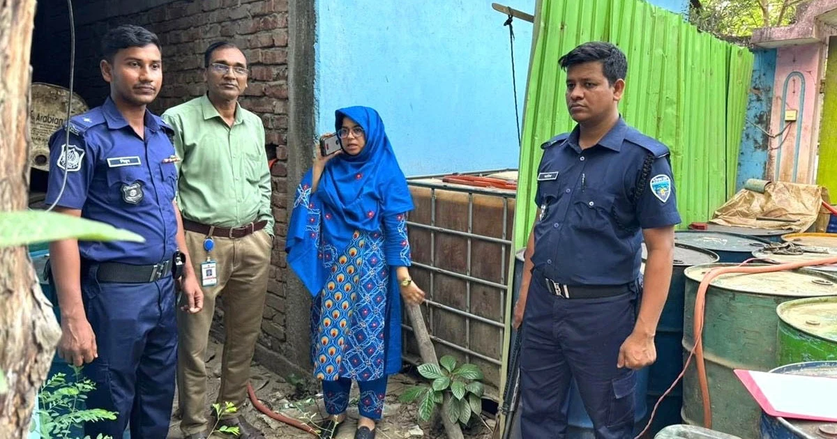 ব্যবসায়ীর বাড়ি থেকে ৫,৫০০ লিটার তেল জব্দ, ৫০ হাজার টাকা জরিমানা